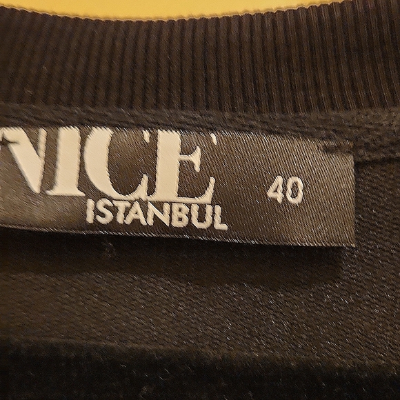 Knock out party or club dress. Can be worn casual with sneakers. Suze large. - Picture 6 of 9